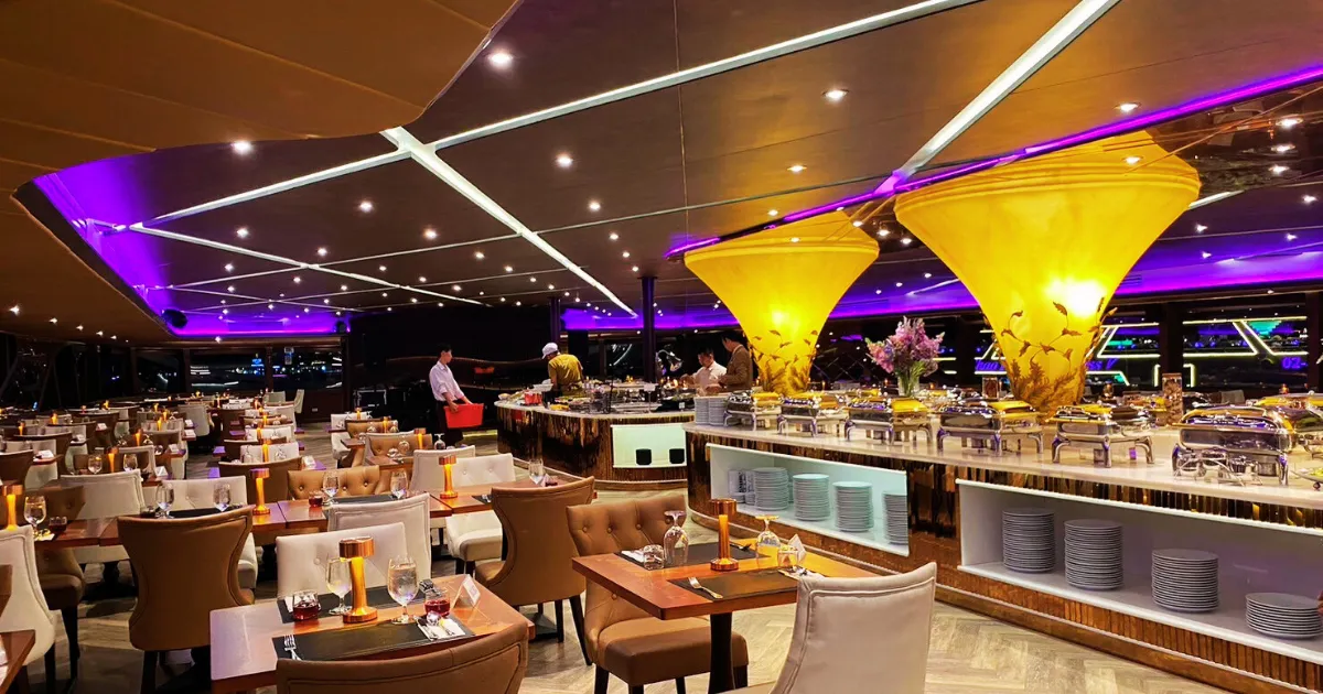 ที่นั่งชั้นที่ 2 โซนห้องแอร์ เย็นสบาย แสงไฟสวยงาม